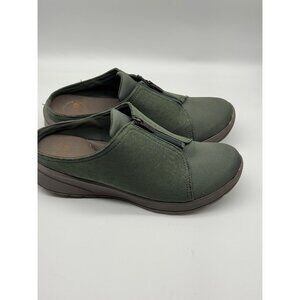 Bzees Green Flossy Slip On Mule Clog Shoe Women Size 8.5M